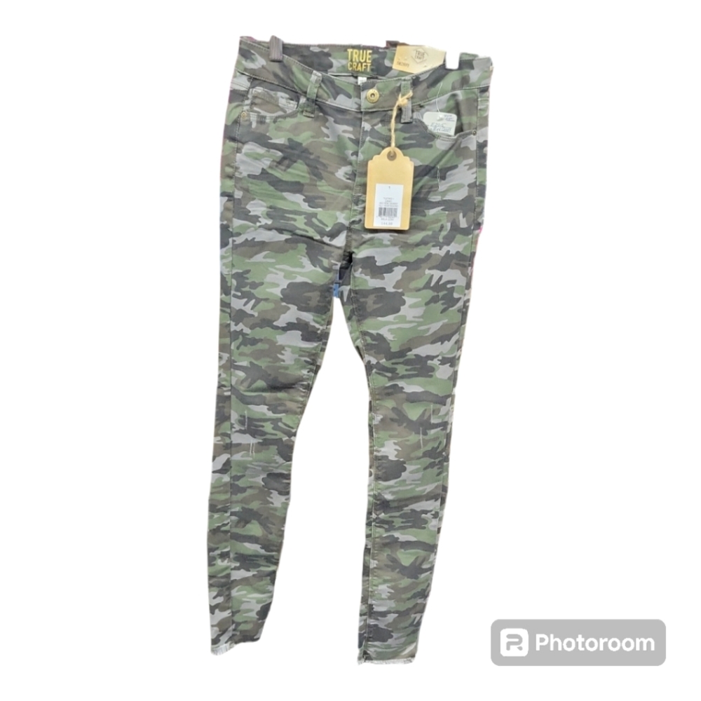 True Craft Camo Skinny Jeans NWT Size 1